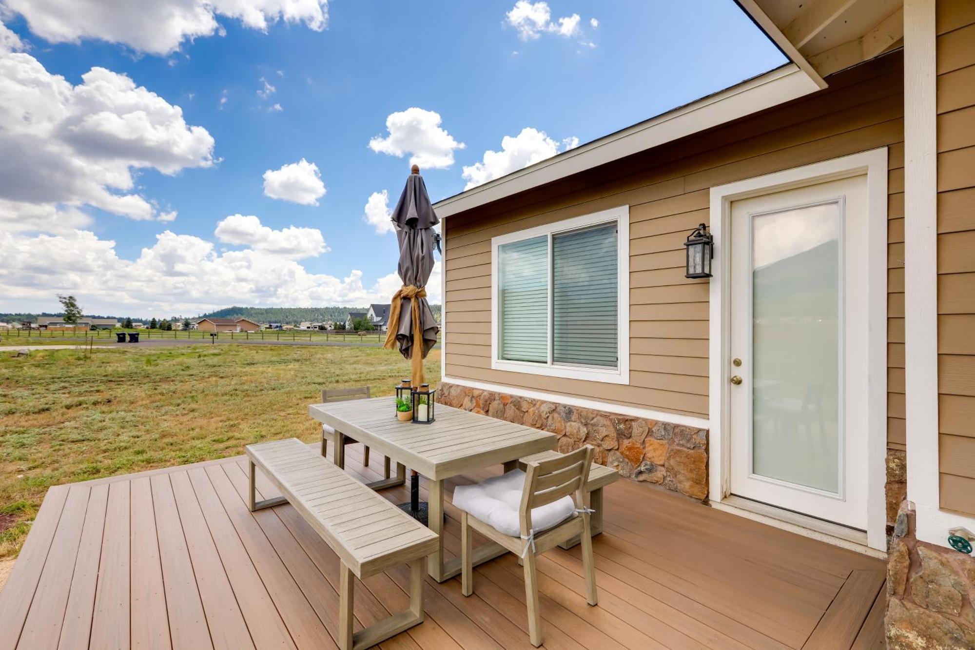 Vistas Bonitas Home With Patio 7 Mi To Snowbowl! 깃대 외부 사진