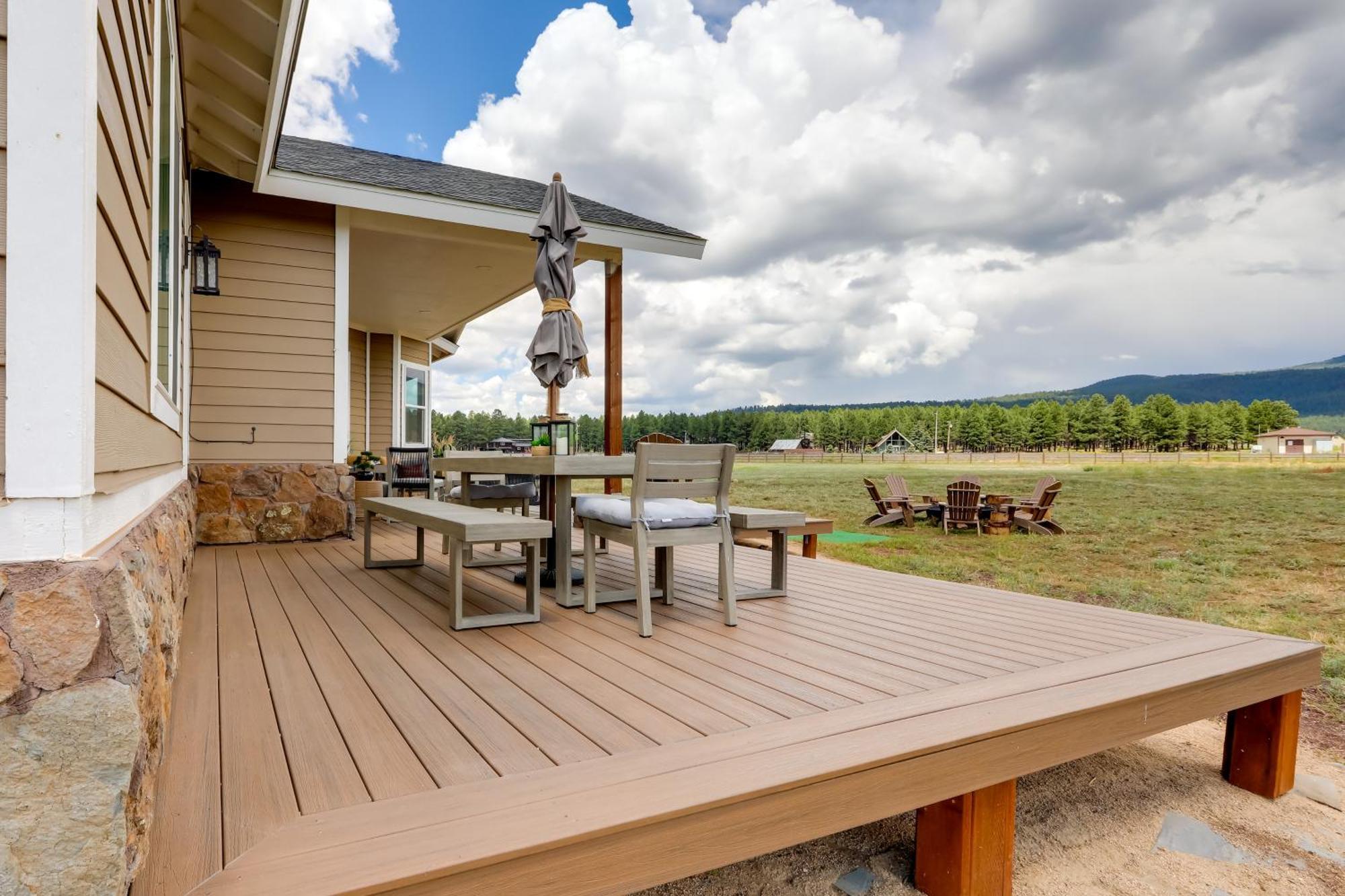 Vistas Bonitas Home With Patio 7 Mi To Snowbowl! 깃대 외부 사진