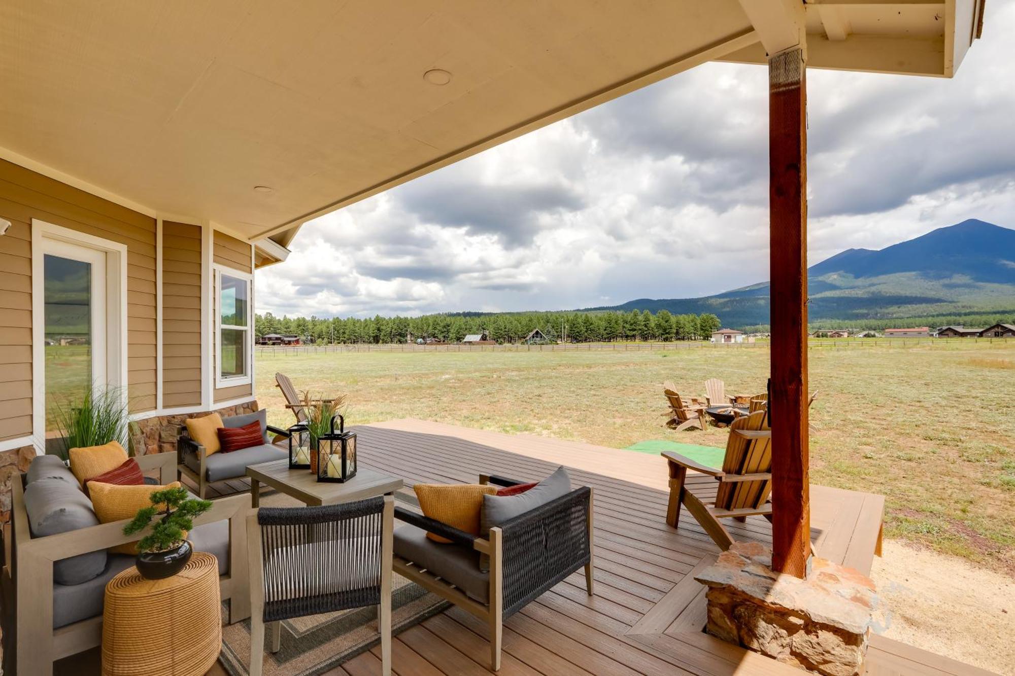 Vistas Bonitas Home With Patio 7 Mi To Snowbowl! 깃대 외부 사진